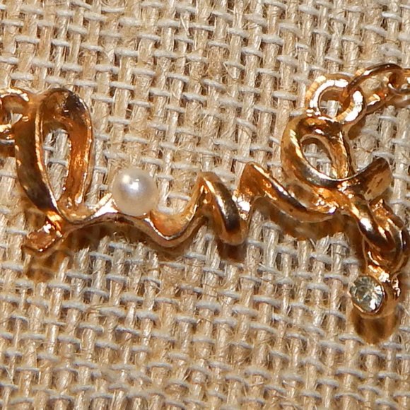 <3  Cursive "Love" w/Pearl for "O" Necklace  <3 - Picture 2 of 7